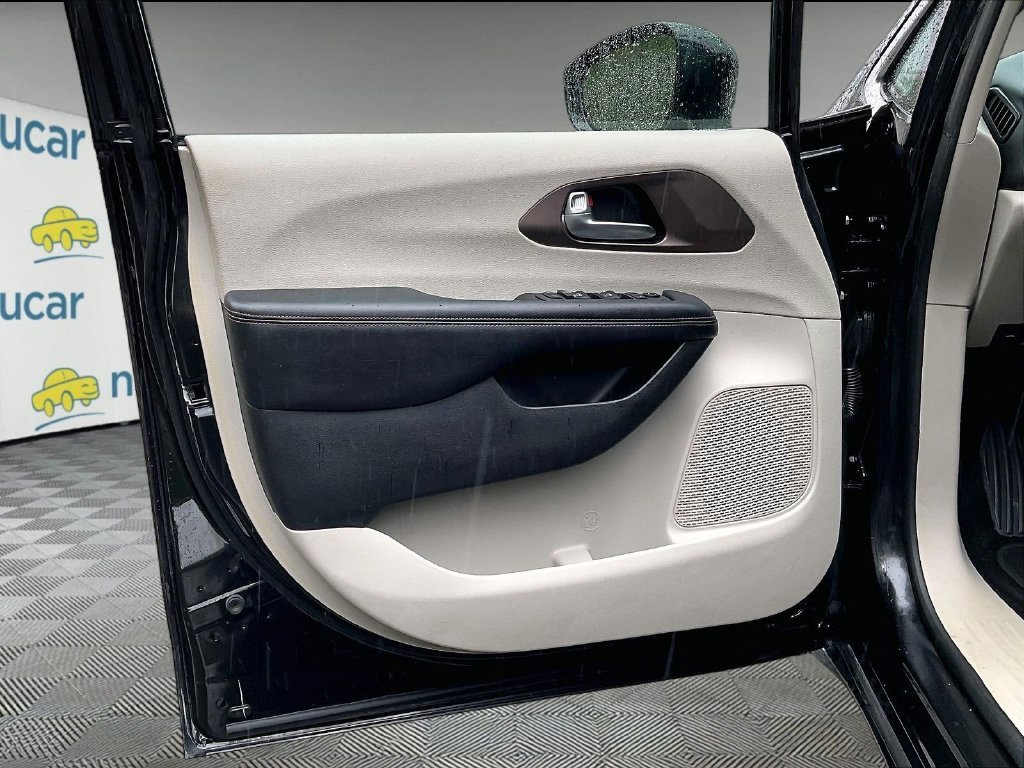 Used 2019 Black Chrysler Touring L Plus image 9