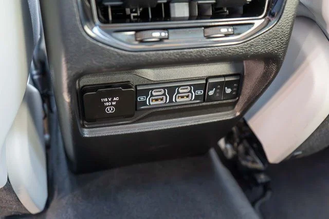 Used 2022 Black Jeep Overland image 19