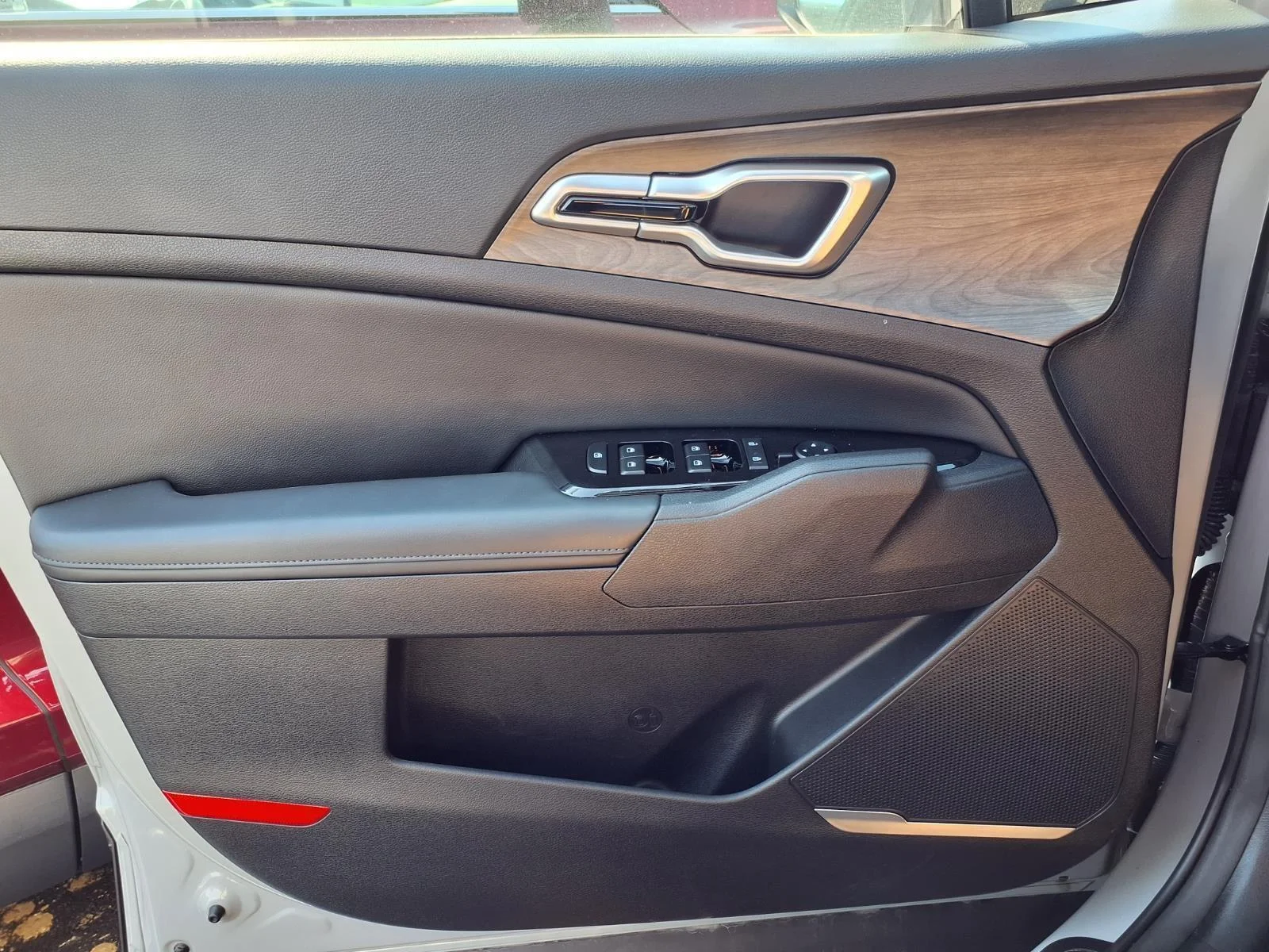 Used 2025 Wolf Gray Kia X-Line image 16