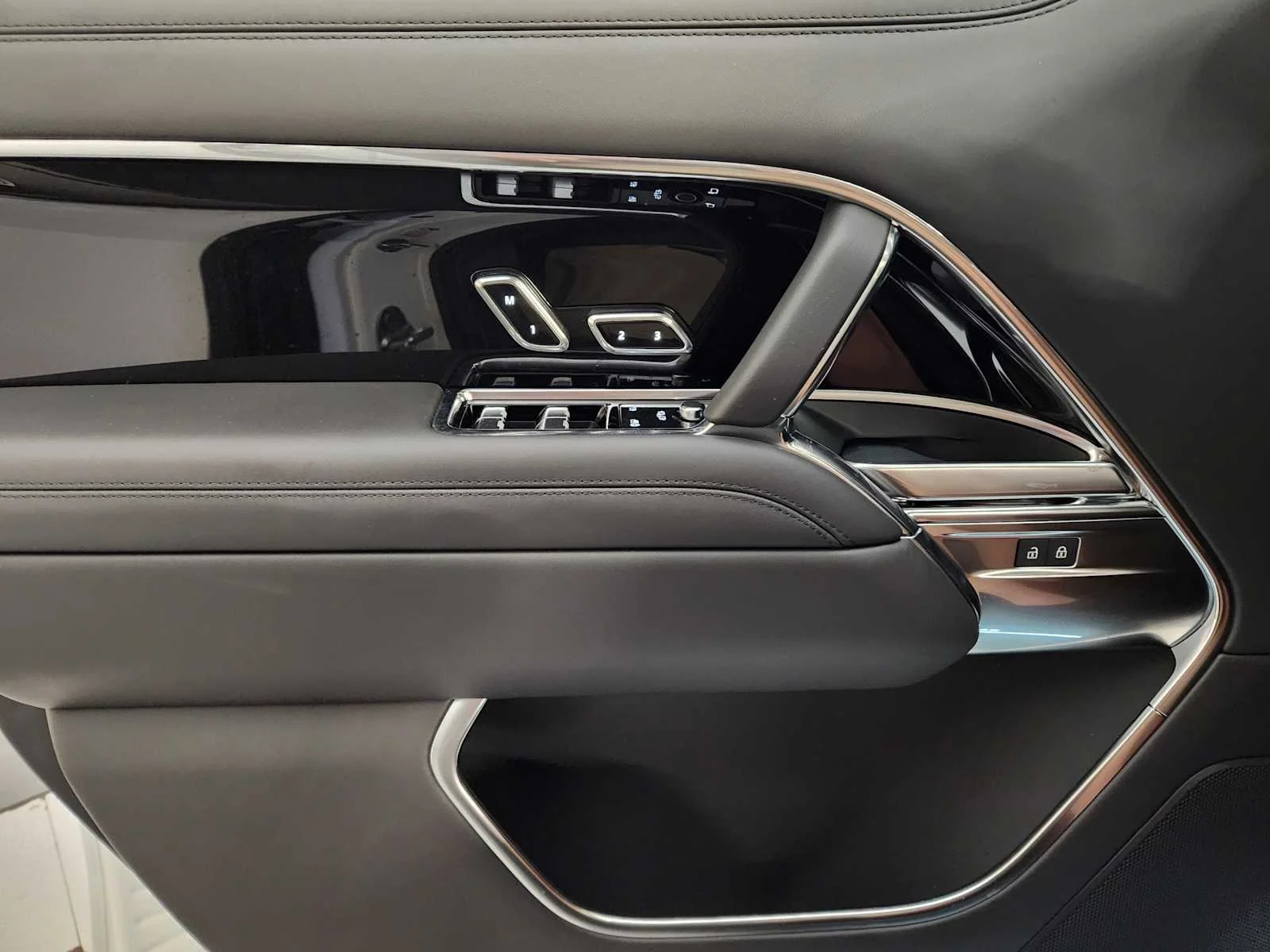 2026 Land Rover Range Rover SE - Photo 22