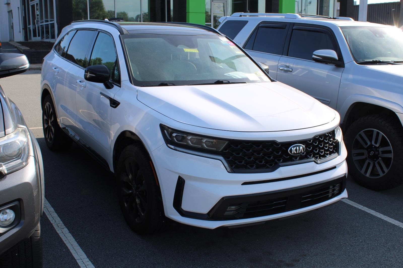 Used 2021 Glacial White Pearl Kia SX image 2