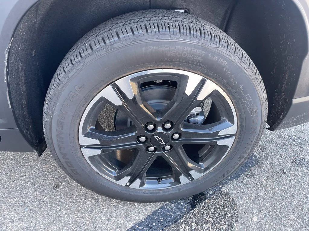 New 2027 Polar White Tricoat Chevrolet LT image 38
