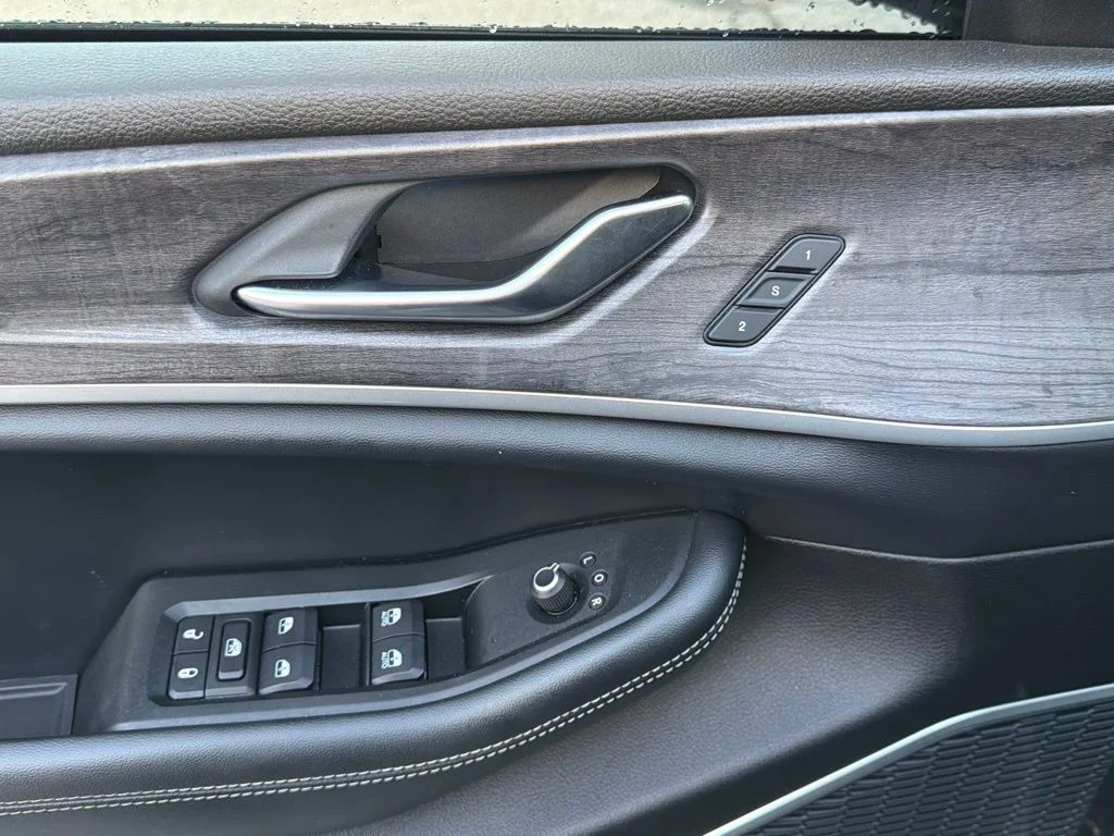 Used 2021 Gray Jeep Limited image 21