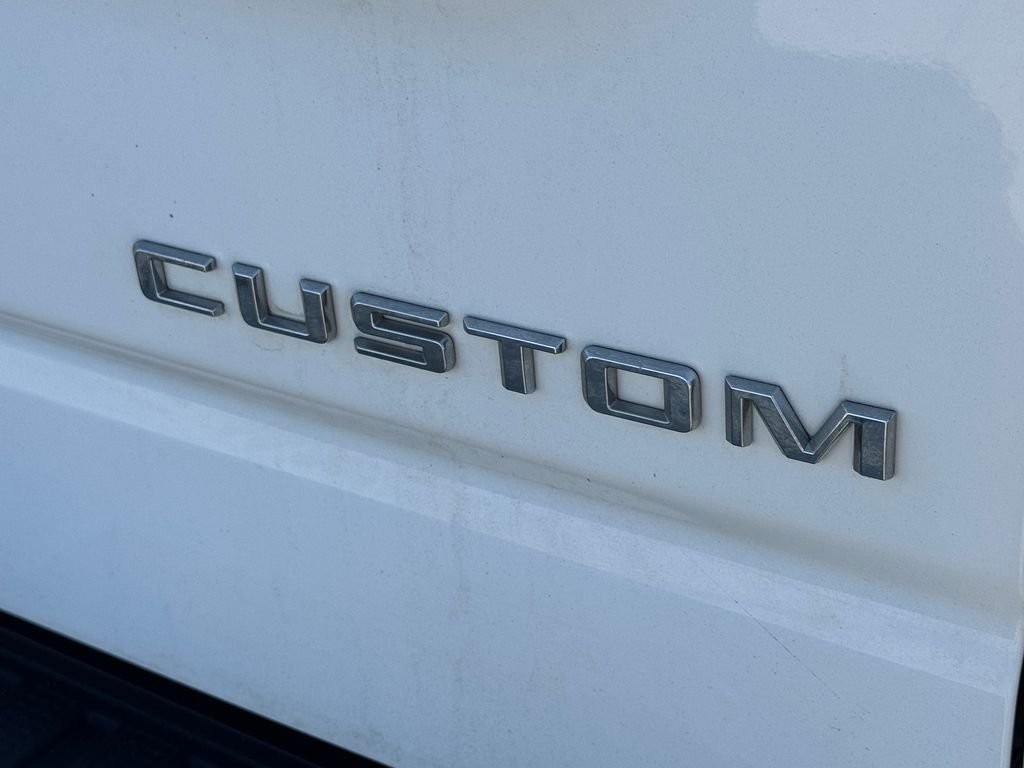 Used 2021 White Chevrolet Custom image 7