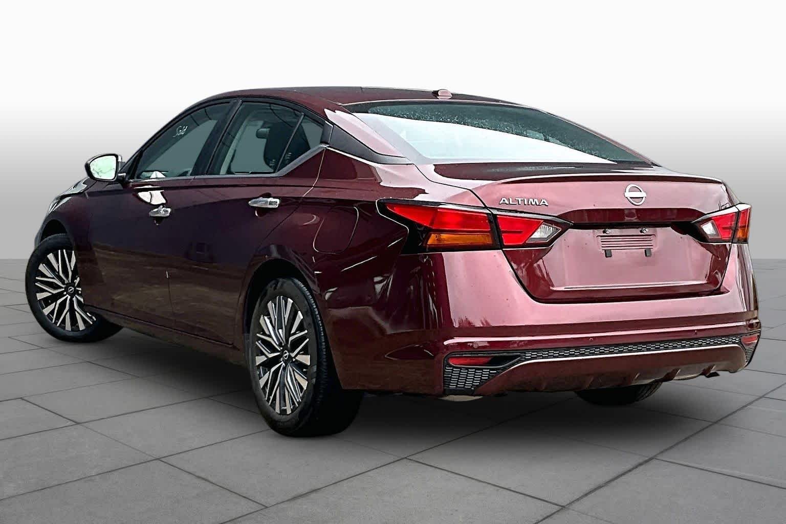 Used 2025 Garnet Pearl Metallic Nissan SV image 12