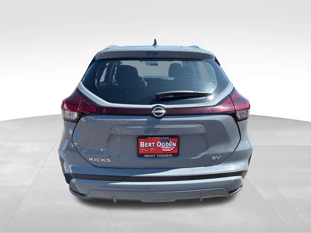 Used 2023 Gray Nissan SV image 9