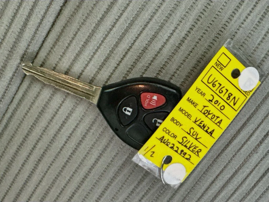 Used 2010 Silver Toyota Base image 33