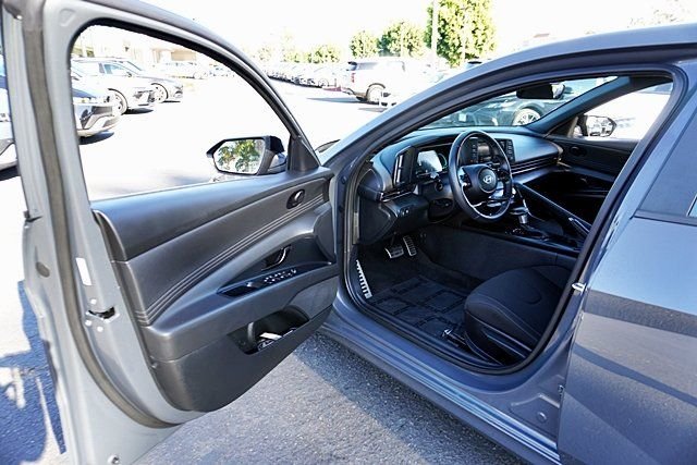 Used 2025 Gray Hyundai SEL Sport image 33