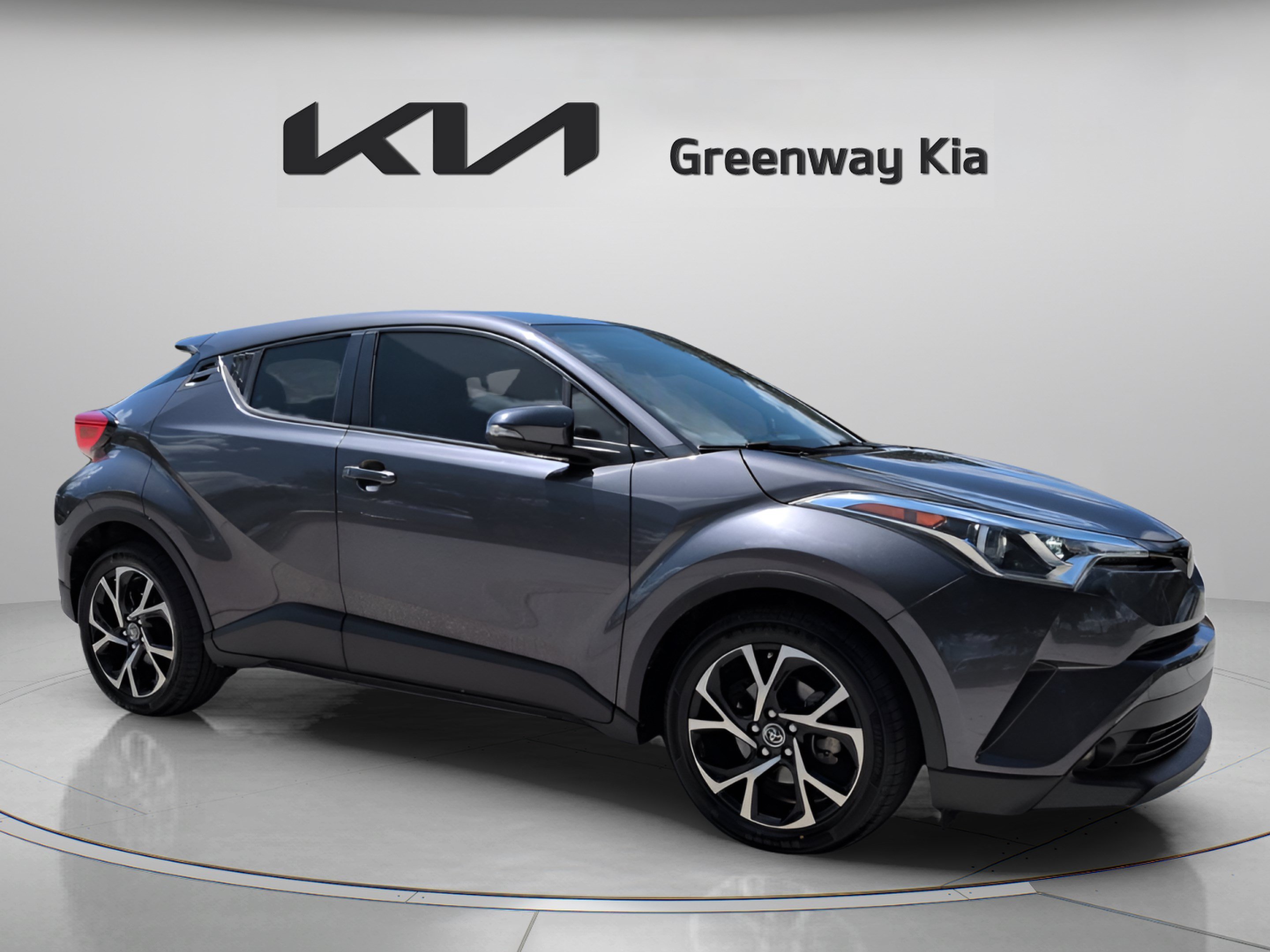 Used 2019 Magnetic Gray Metallic Toyota XLE image 3