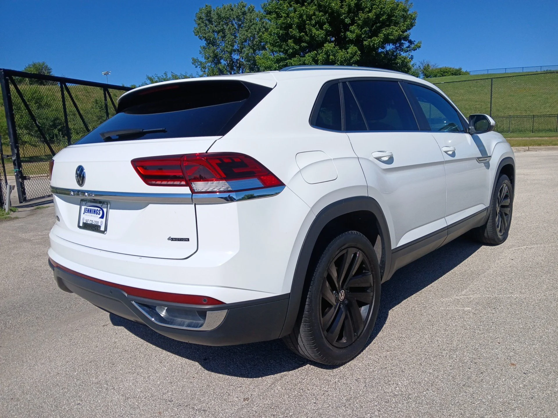 Used 2023 Pure White Volkswagen 2.0T SE w/Technology image 4