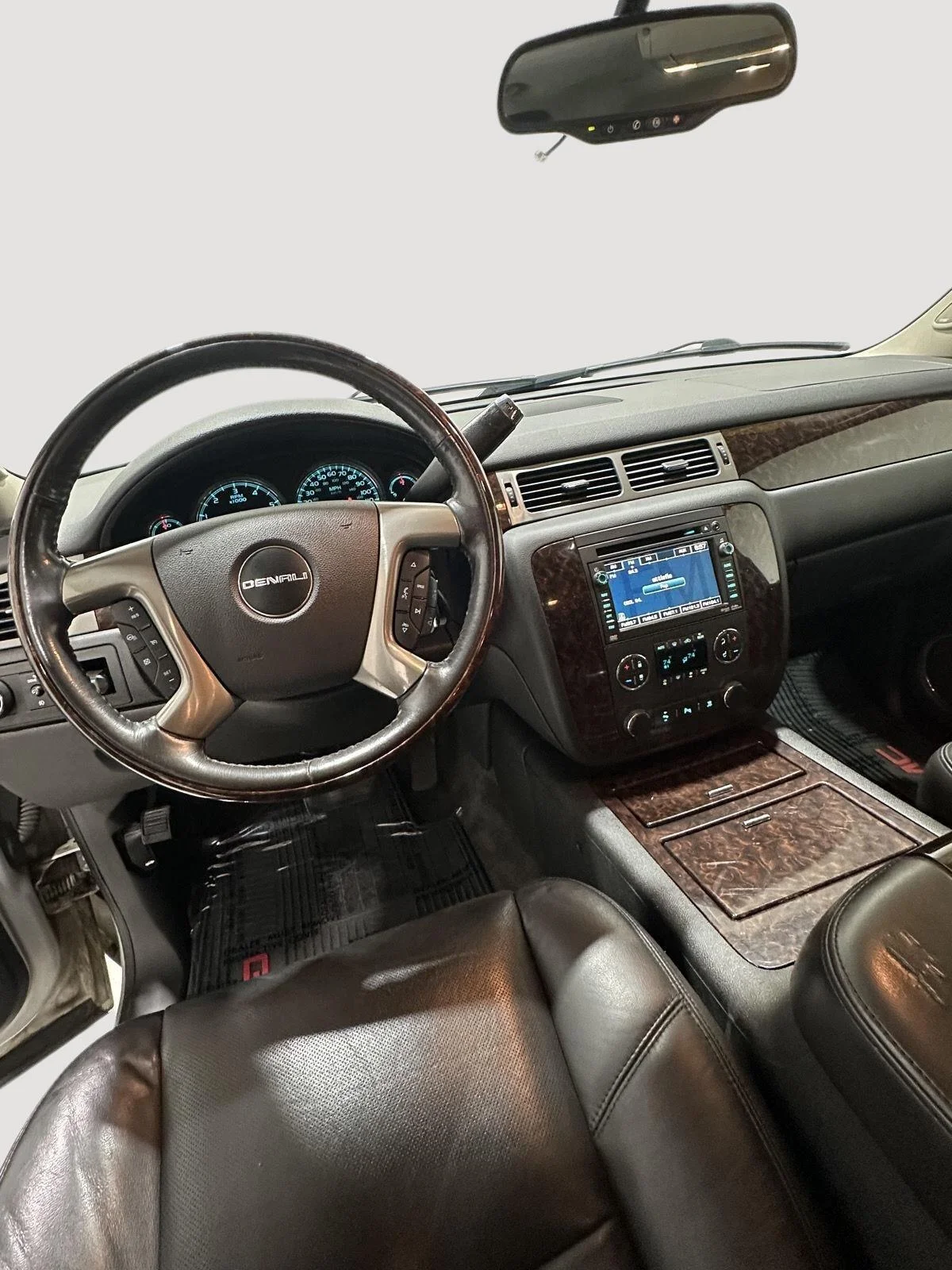 Used 2011 PURE SILVER METALLIC GMC Denali image 9