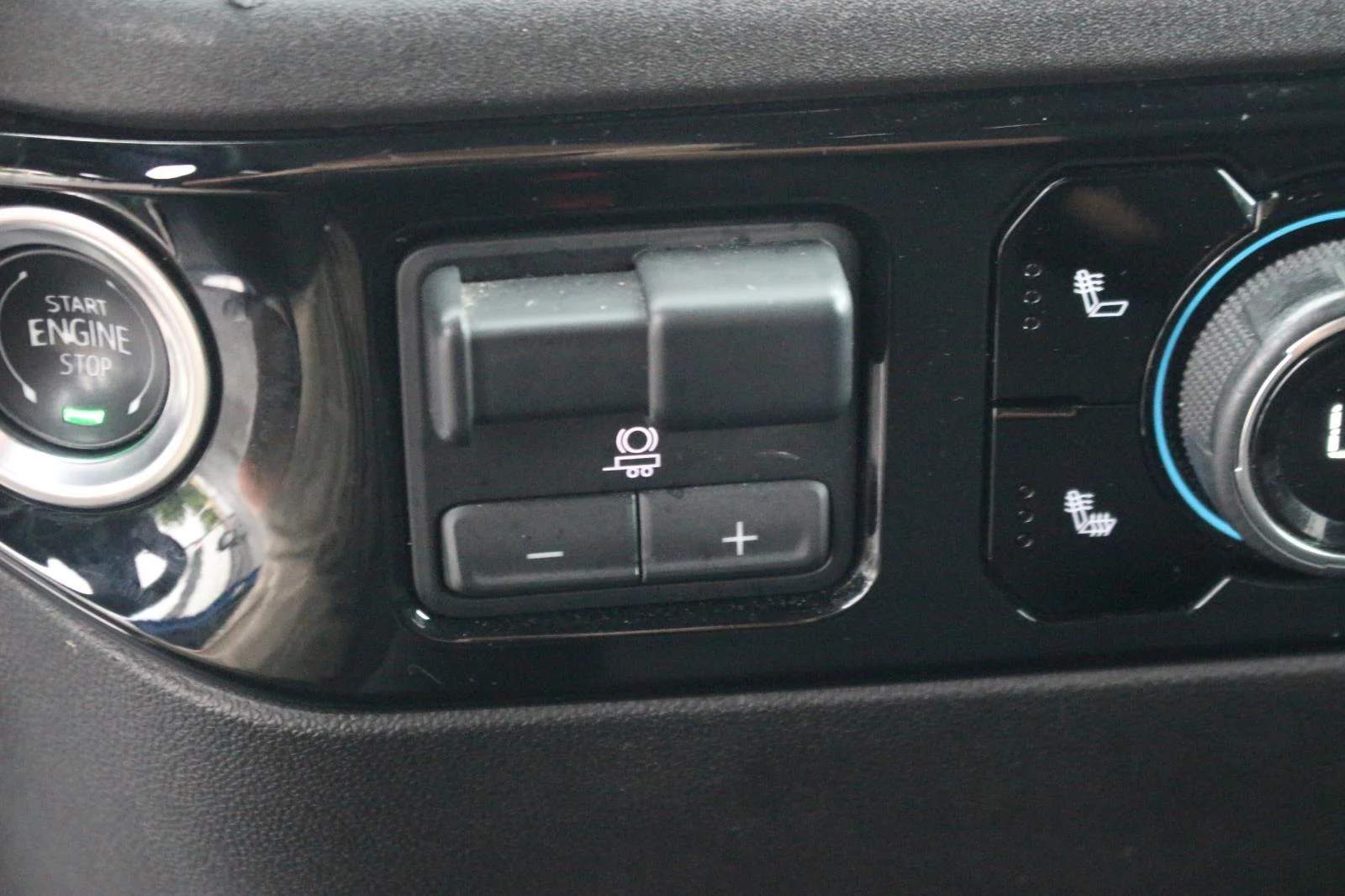 Used 2025 Riptide Blue Metallic Chevrolet LT image 27
