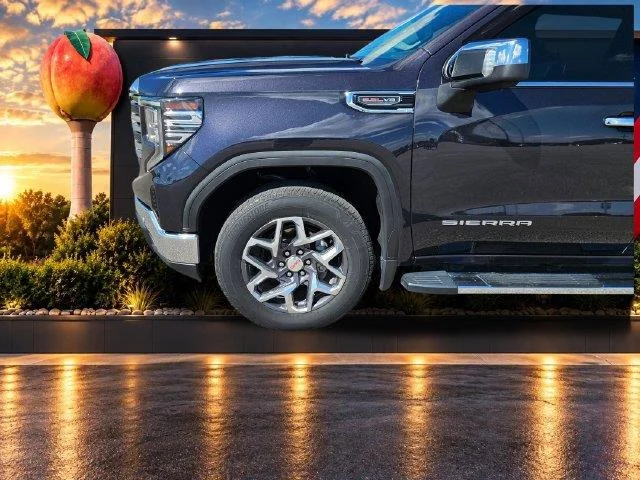 Used 2023 TITANIUM RUSH METALLIC GMC SLT image 27