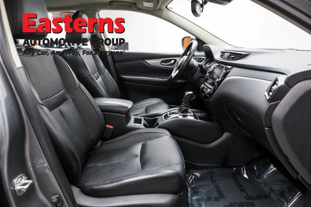 Used 2020 Gray Nissan SL image 26