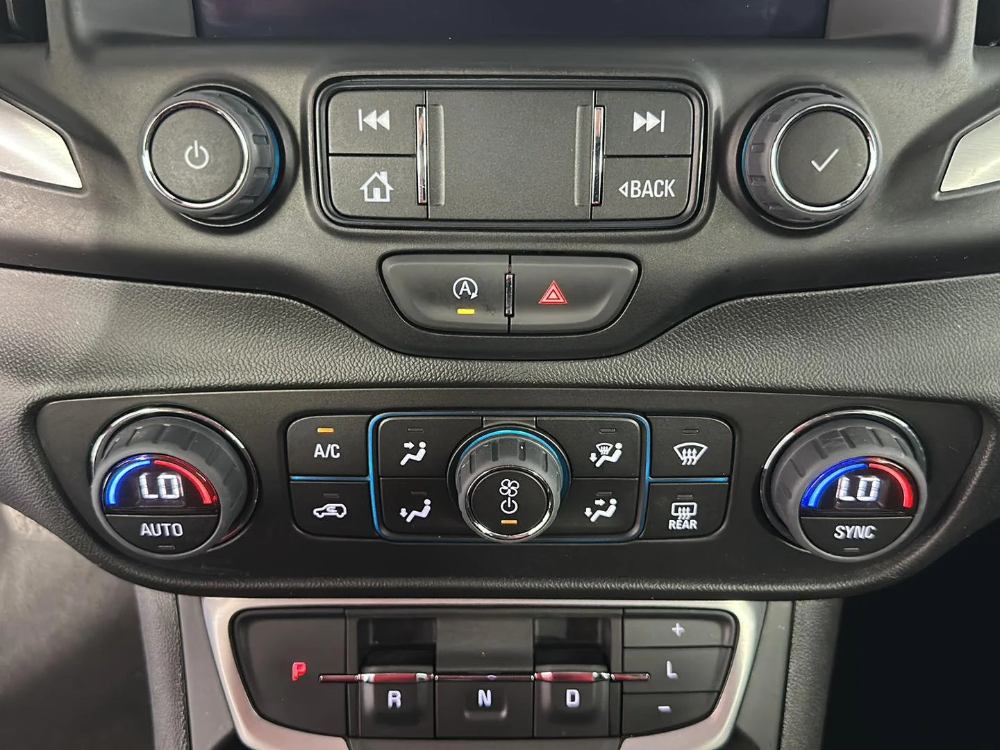 Used 2024 Riptide Metallic GMC SLT image 33