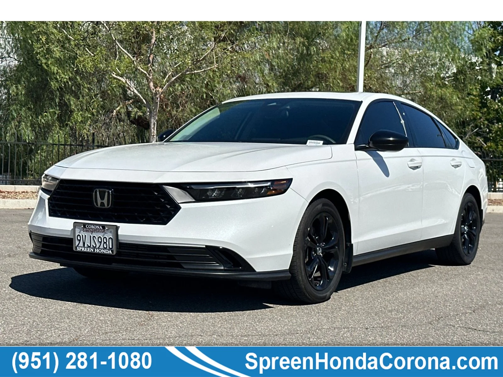 Used 2025 Platinum White Pearl Honda SE image 1