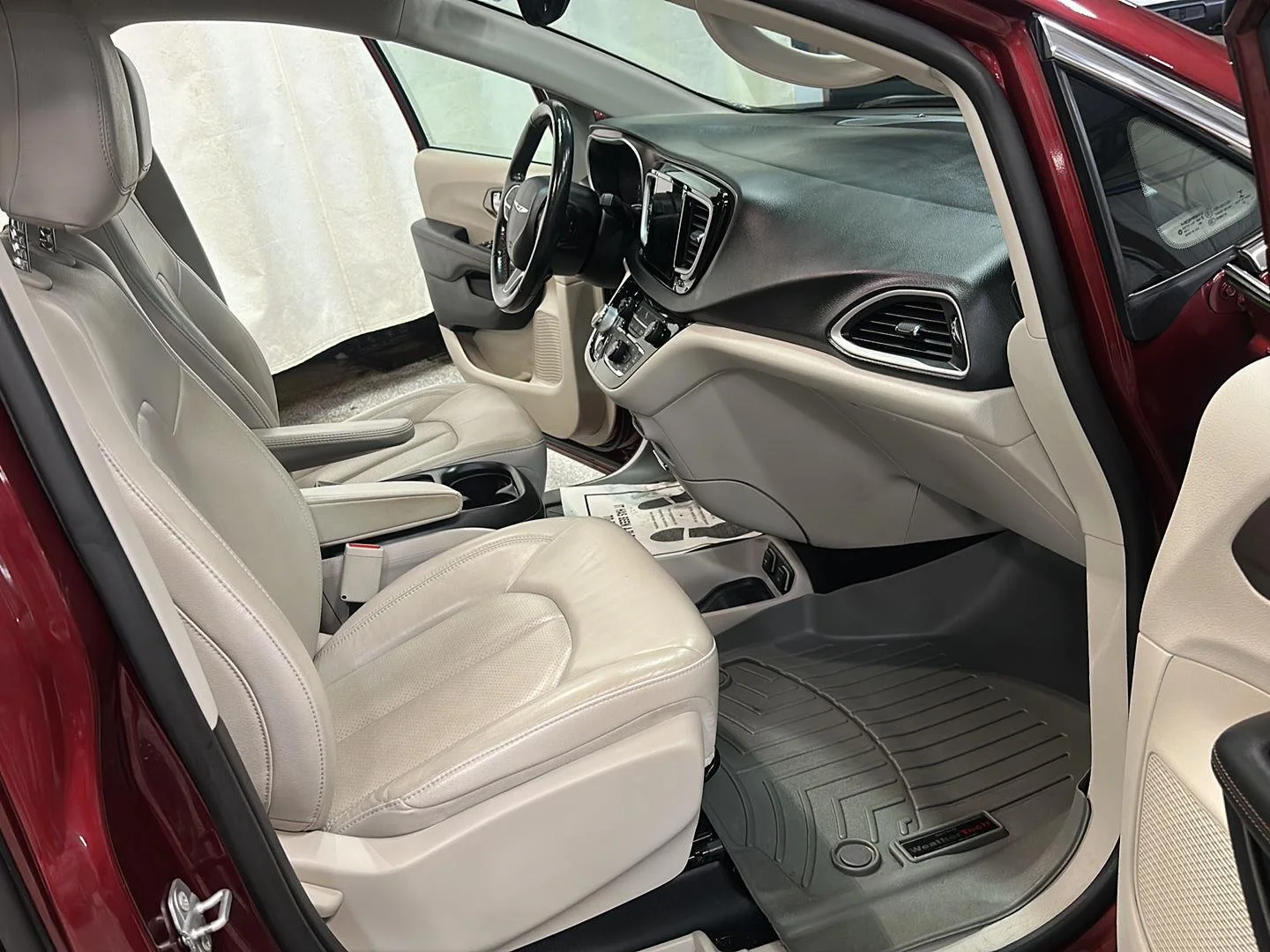 Used 2019 Velvet Red Pearlcoat Chrysler Touring L image 31