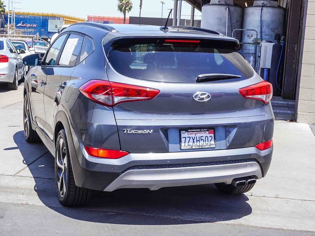 Used 2017 Gray Hyundai Value image 4