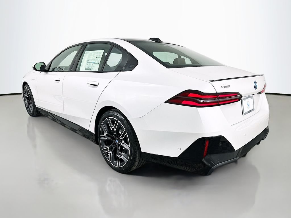 New 2027 Mineral White Metallic BMW 550e xDrive image 7