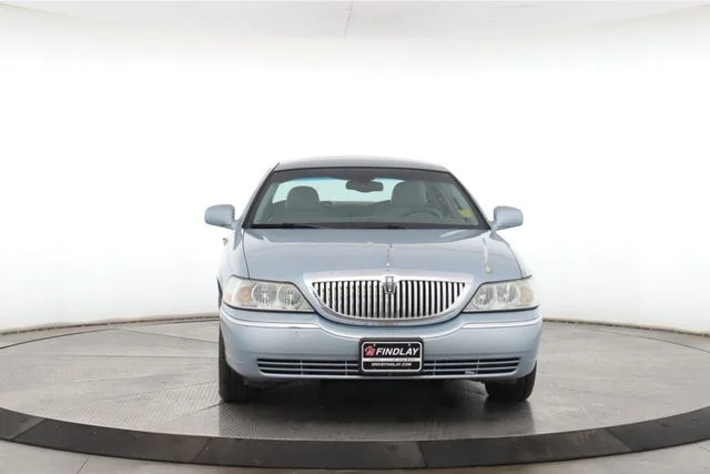 Used 2005 White Lincoln Signature image 12