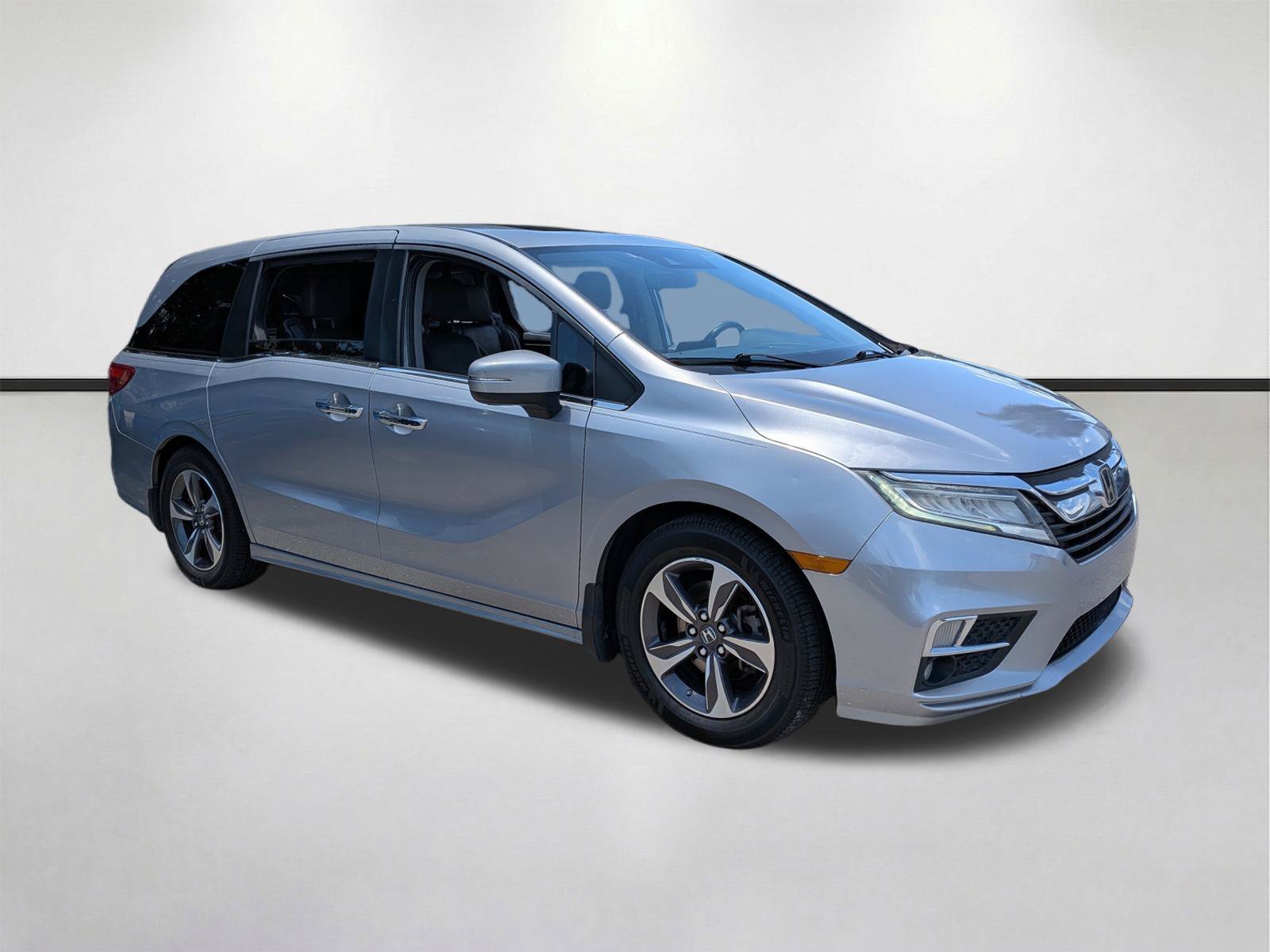 Used 2019 Lunar Silver Metallic Honda Touring image 1
