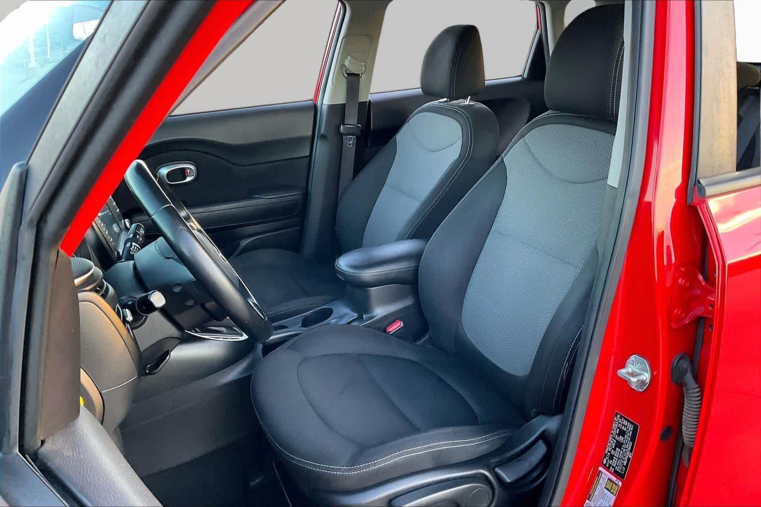 Used 2018 Inferno Red w/Black Roof Kia + image 7