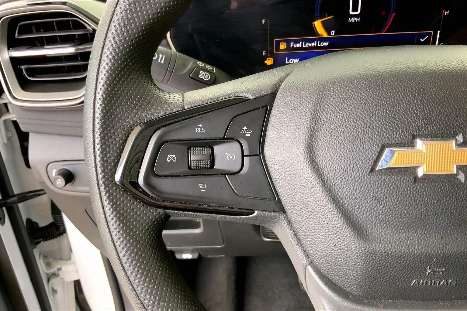 Used 2025 Summit White Chevrolet LT image 24
