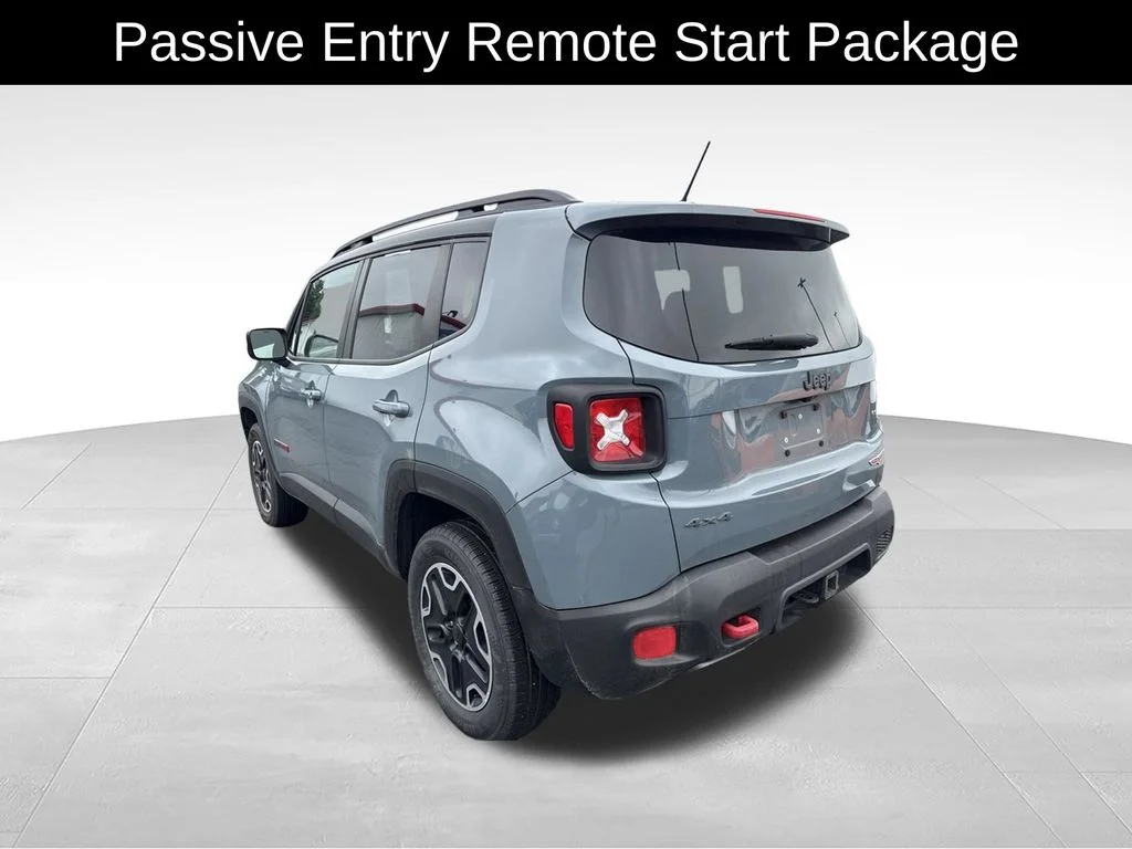 Used 2017 Gray Jeep Trailhawk image 4