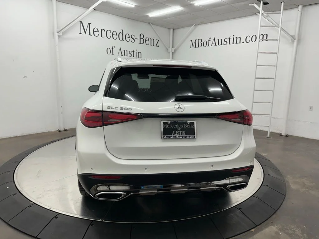 New 2027 White Mercedes-Benz GLC 300 image 6