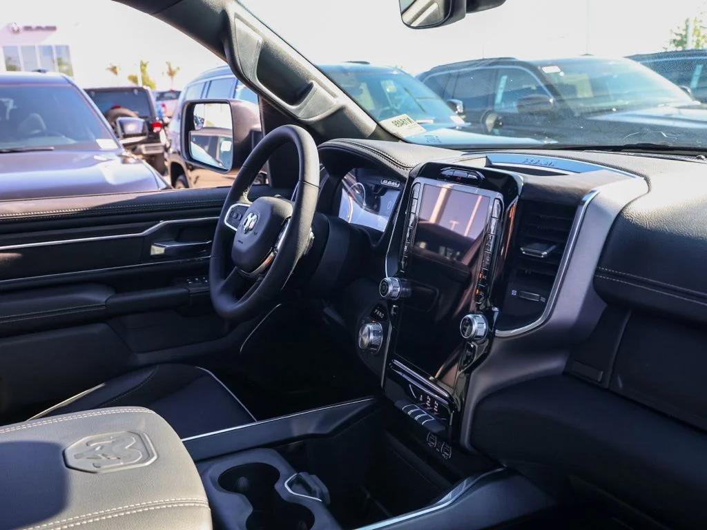 New 2026 Diamond Black Crystal Pearl-Coat Exterior Paint RAM Laramie image 18