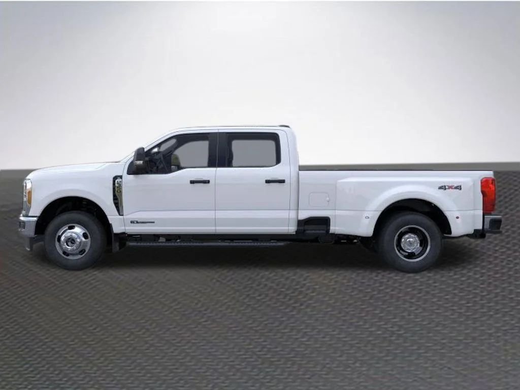 New 2026 Oxford White Ford F-350® XL image 3