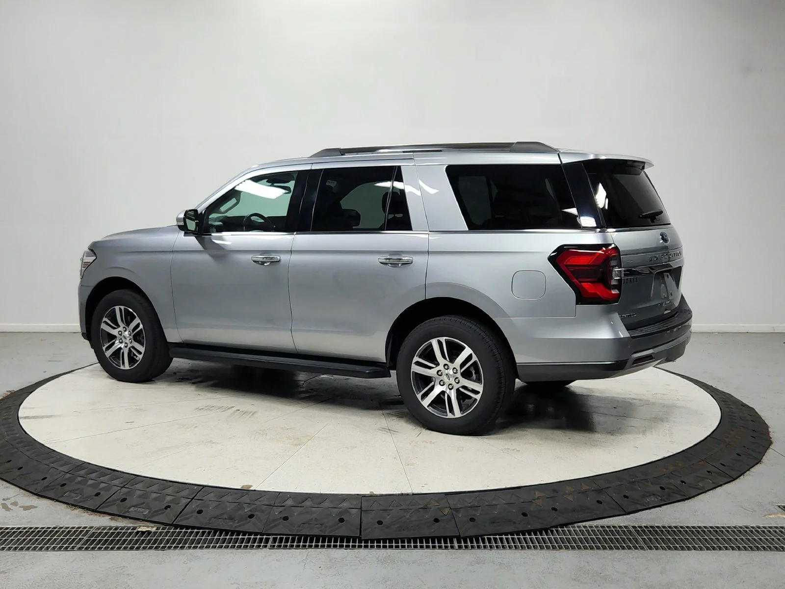 Used 2024 Silver Ford Limited image 6