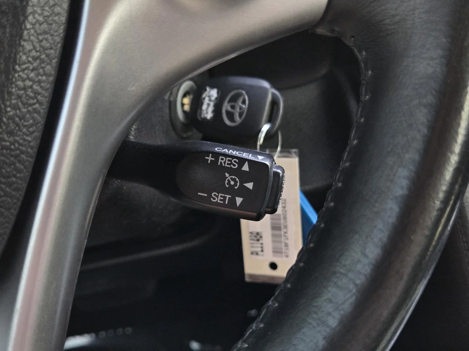 Used 2014 Barcelona Red Metallic Toyota SE image 19