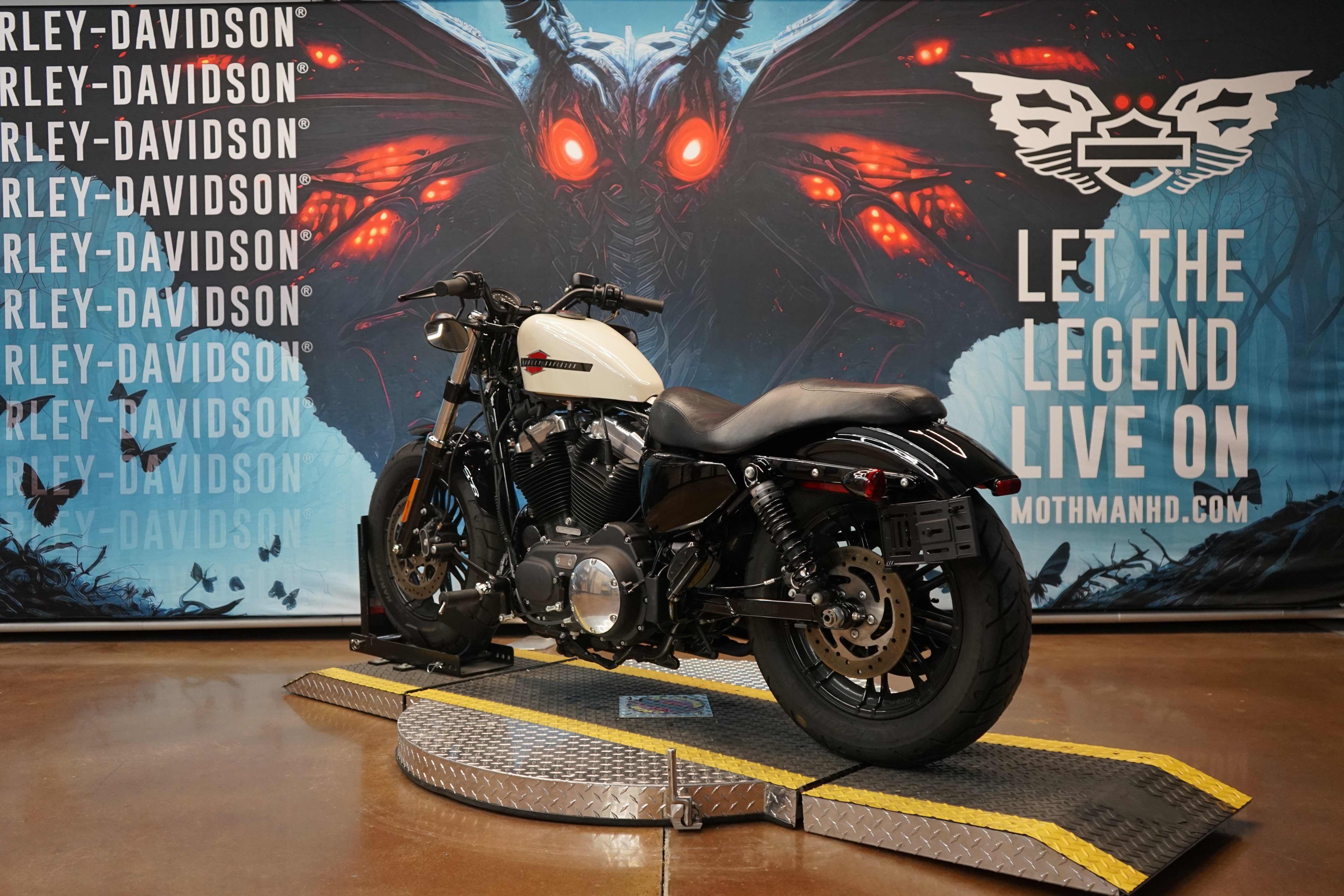 Used 2022 White Sand Pearl Harley-Davidson  image 6