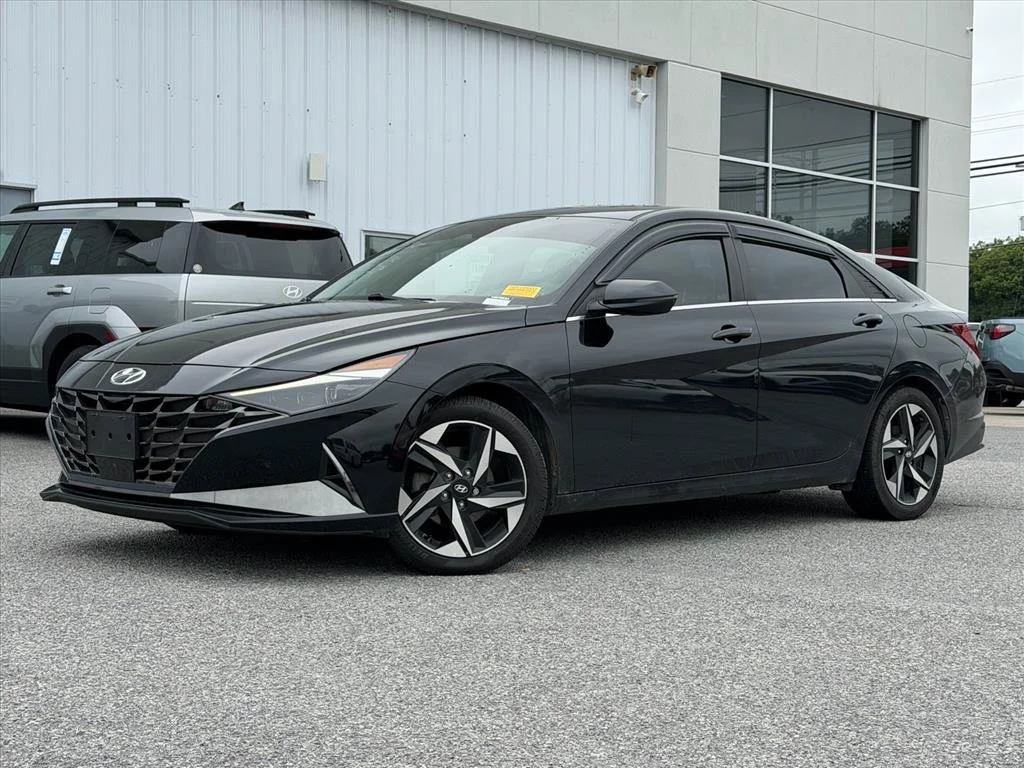 Used 2023 Black Hyundai Limited image 2