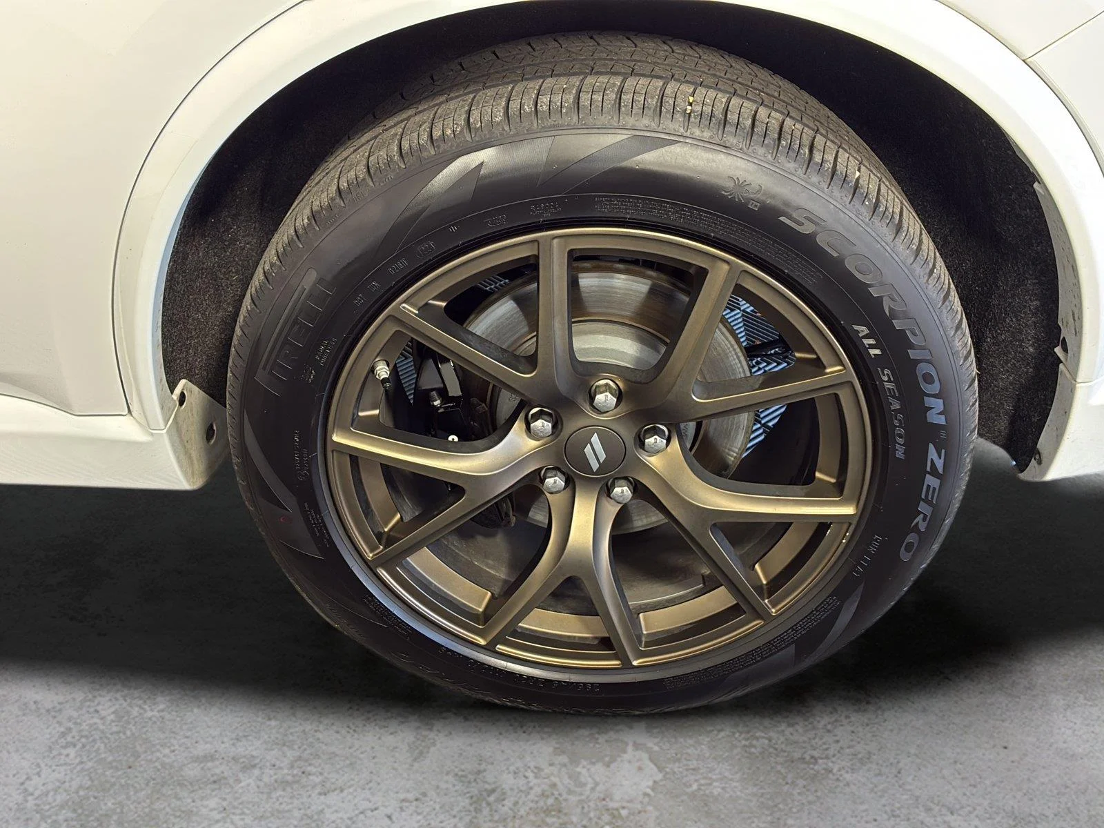 Used 2025 White Knuckle Clearcoat Dodge R/T 20th Anniversary Premium image 9