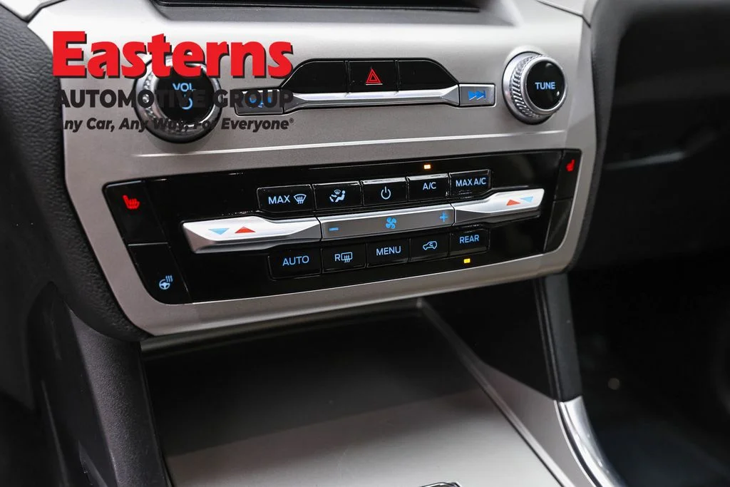 Used 2022 White Ford XLT image 19