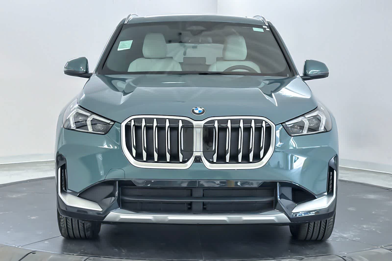 New 2026 Cape York Green Metallic BMW xDrive28i image 10