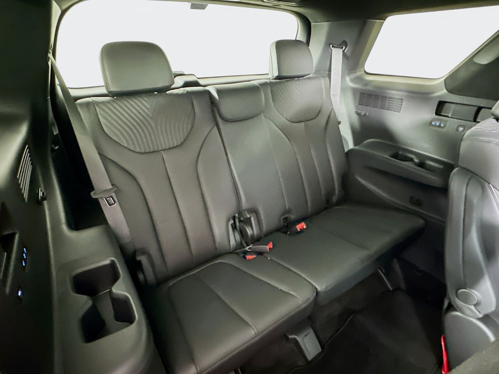 Used 2025 Silver Hyundai Calligraphy image 29