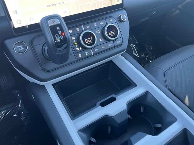 New 2026 Santorini Black Land Rover X-Dynamic SE image 24