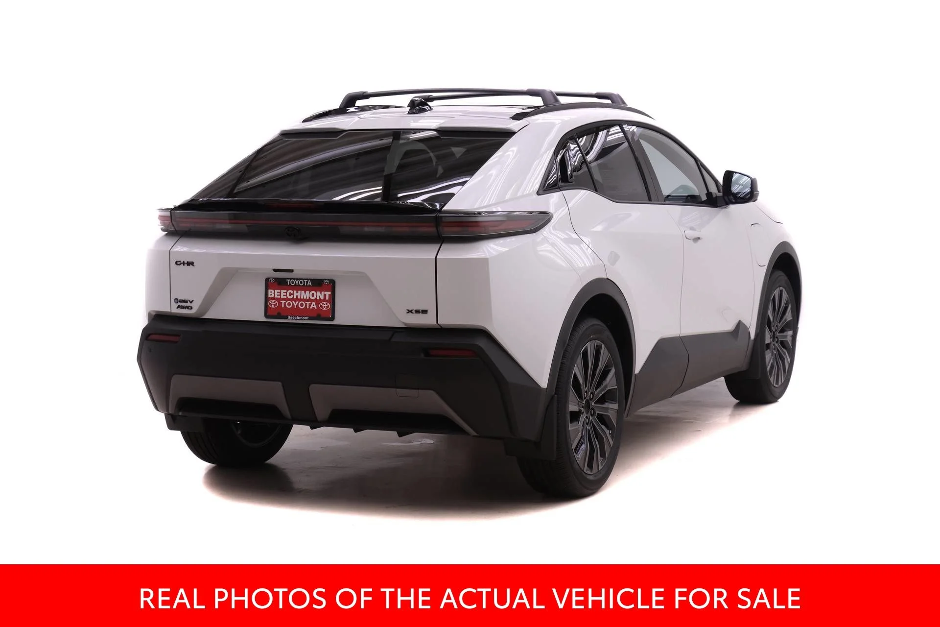 New 2026 Wind Chill Pearl <sup>1</sup> Toyota  XSE image 2