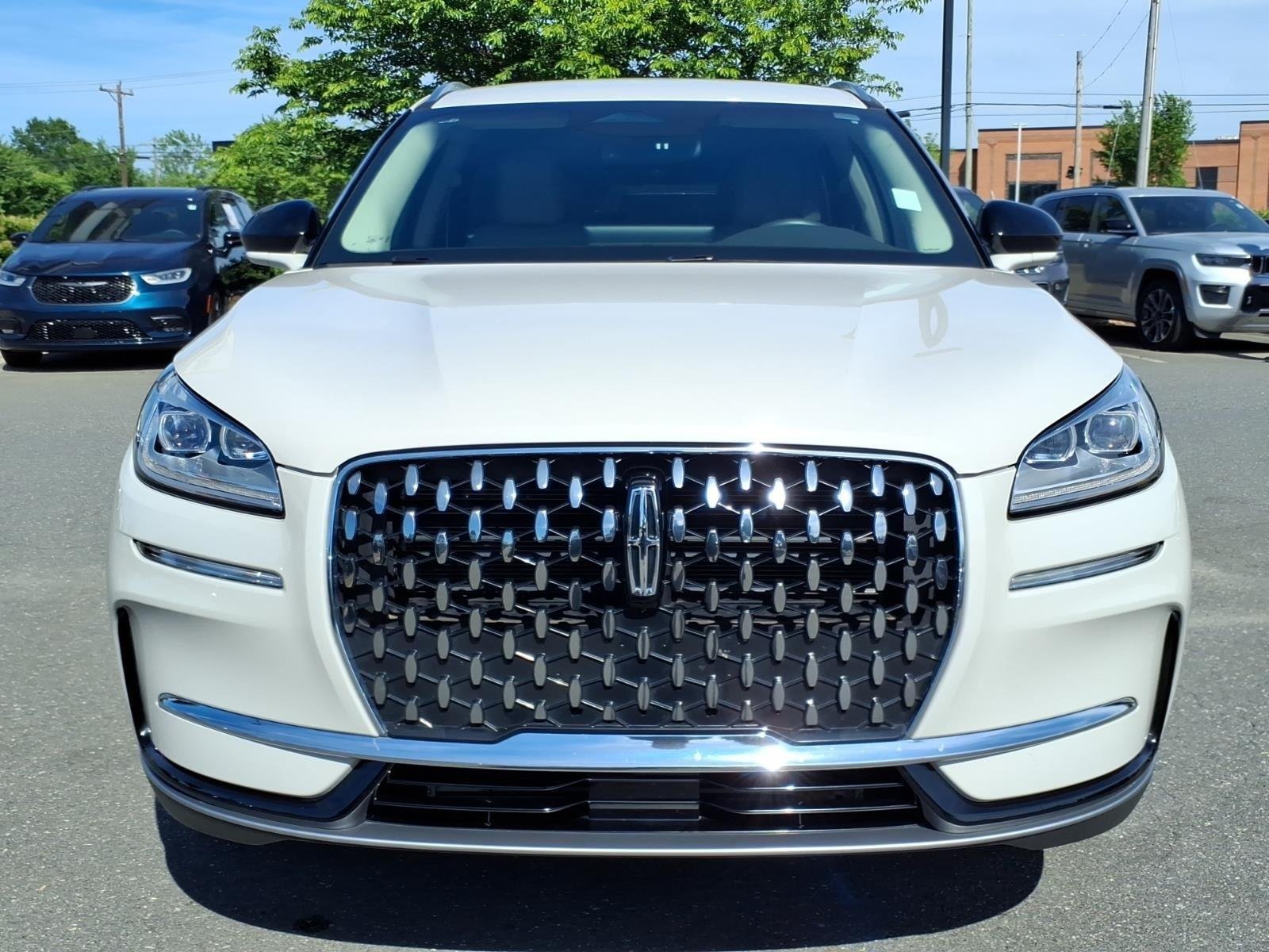 Used 2023 Ceramic Pearl Metallic Tinted Clearcoat Lincoln Reserve image 14