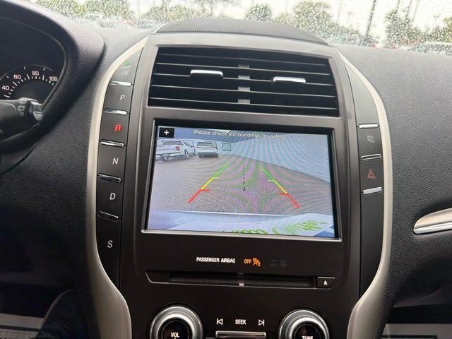 Used 2017 Ingot Silver Lincoln Premiere image 33