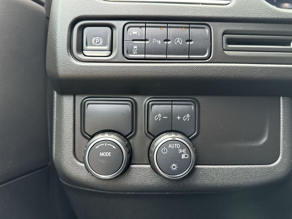 Used 2024 Black Chevrolet Premier image 30