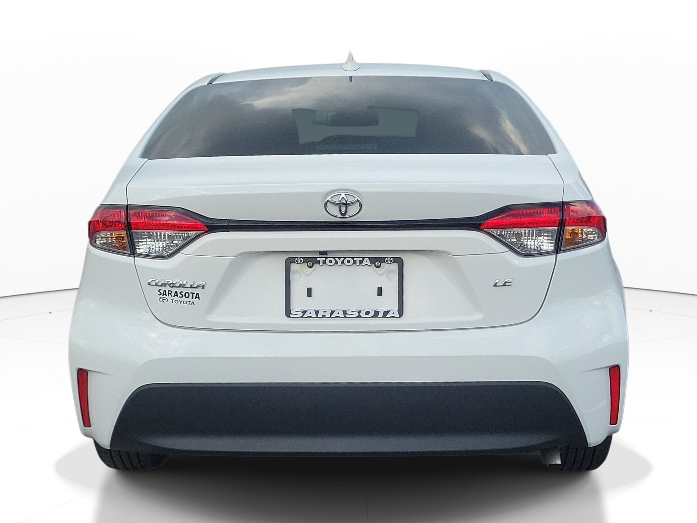 Used 2025 Ice Toyota LE image 5