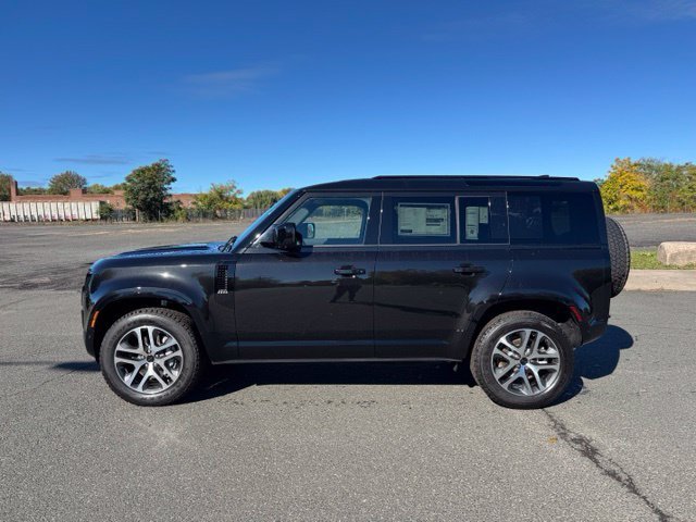 New 2026 Santorini Black Land Rover X-Dynamic SE image 2