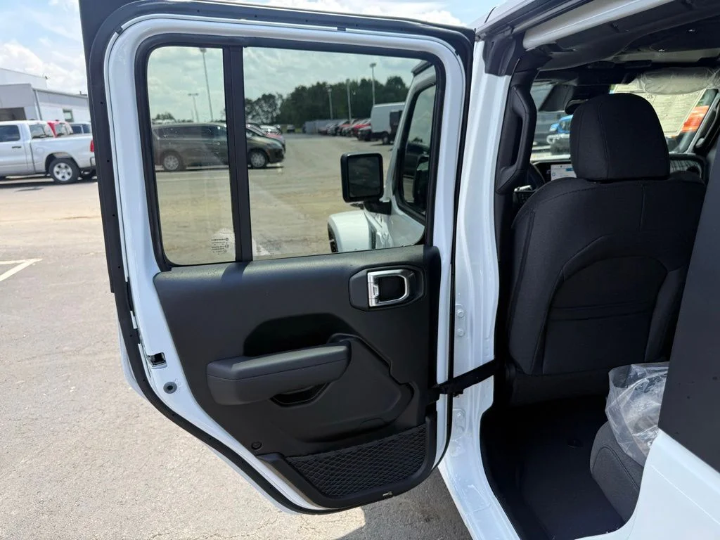 New 2026 Bright White Clear-Coat Exterior Paint Jeep 85th Anniversary Edition image 32