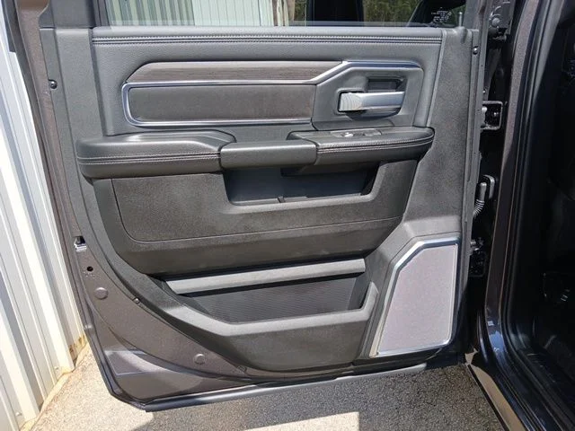 New 2026 Granite Crystal Metallic Clear-Coat Exterior Paint RAM Laramie image 16