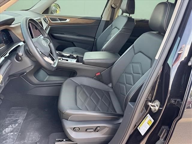 Used 2025  Volkswagen 2.0T SE w/Technology image 6