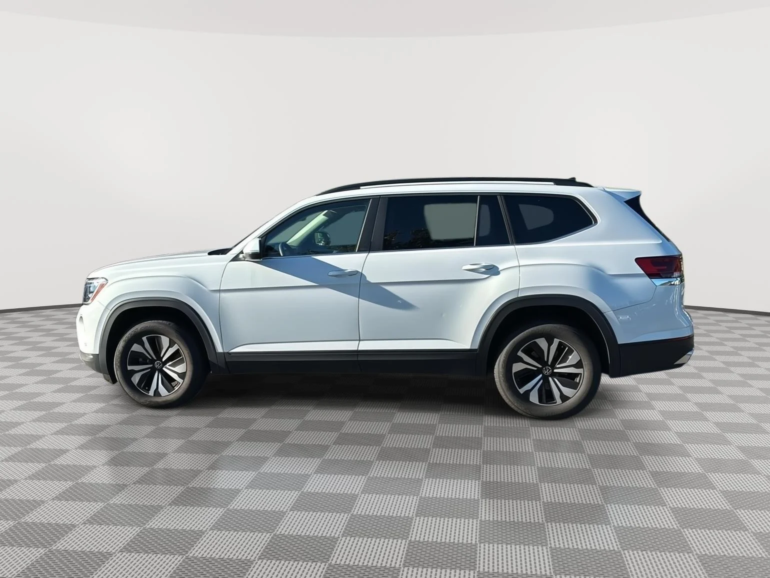 Used 2024 Pure White Volkswagen 2.0T SE image 8